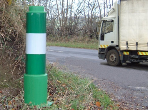 Sturdy Traffic Delineator Pole